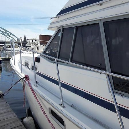 Hotel Waterfront 32' Bayliner Yacht à Providence Extérieur photo