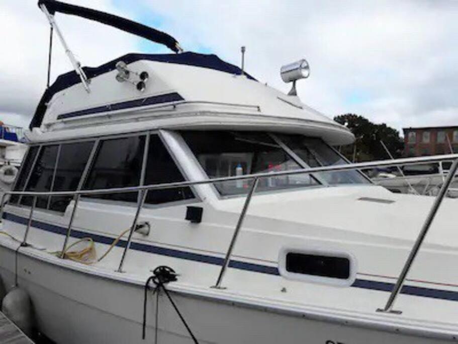 Hotel Waterfront 32' Bayliner Yacht à Providence Extérieur photo