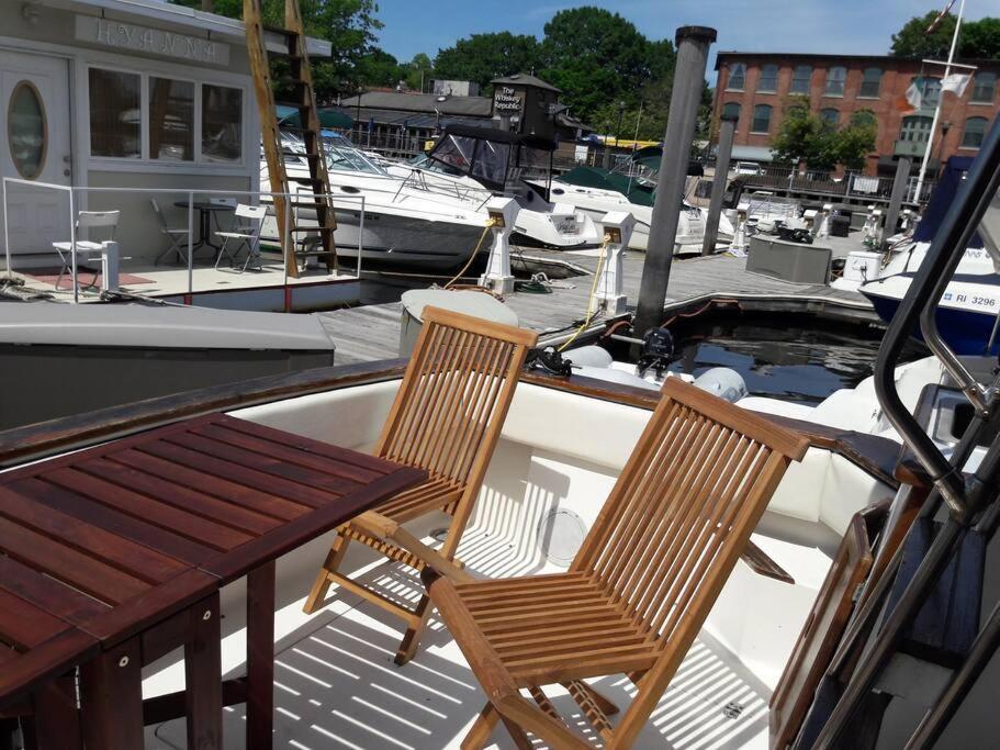 Hotel Waterfront 32' Bayliner Yacht à Providence Extérieur photo